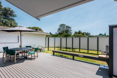 Number Six - Oneroa Holiday Home