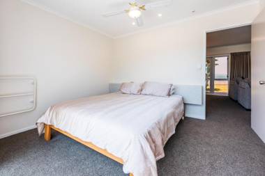 Number Six - Oneroa Holiday Home