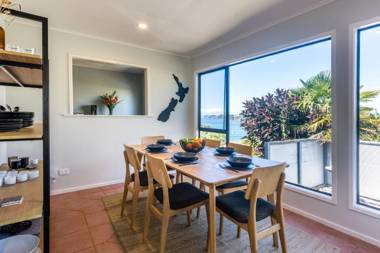 Oneroa Views With Spa Pool