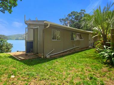 Beachfront Seclusion - Oneroa Holiday Home