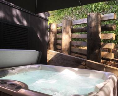 Wave Song - Waiheke Escapes