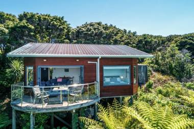 CrossTrees Chalet - Seaviews - Waiheke Island Holiday Unit