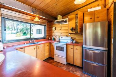 Peaceful Picnic Bay - Surfdale Holiday Home