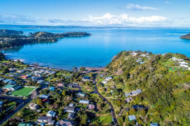 Bay Views on Burrell - close to Surfdale Beach