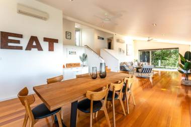 Bay Views on Burrell - close to Surfdale Beach