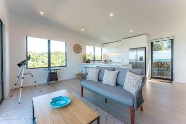 Luna Cottage. Stunning ocean views on Waiheke