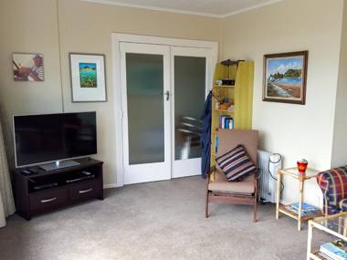 Bach at The Beach - Whitianga Holiday Home