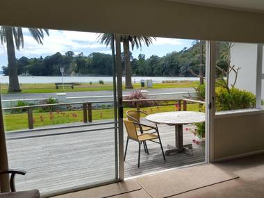 Bach at The Beach - Whitianga Holiday Home