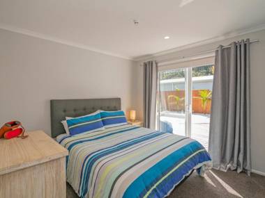 Modern Beach Pad - Whitianga Holiday Home