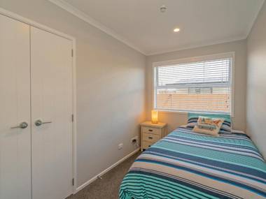 Modern Beach Pad - Whitianga Holiday Home