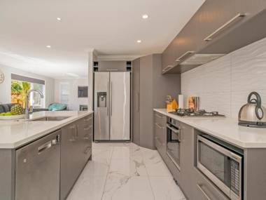 Modern Beach Pad - Whitianga Holiday Home