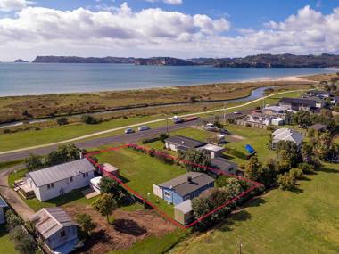 Bijou Buffalo Bliss - Whitianga Holiday Home