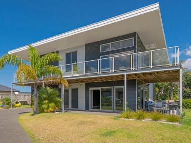 Aquila Waters - Whitianga Holiday Home