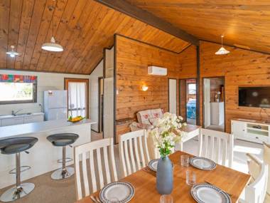 Sky Blue Bach - Whitianga Holiday Home