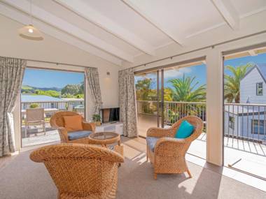 Seabreeze on Cook - Whitianga Holiday Home