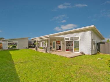 The Summer Stunner - Whitianga Holiday Home