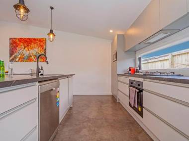 The Summer Stunner - Whitianga Holiday Home