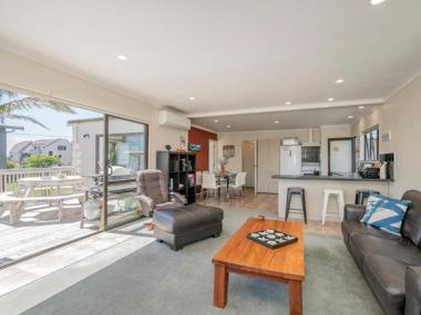 Surf Stay - Whitianga Holiday Home