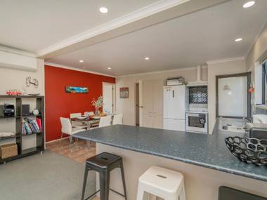 Surf Stay - Whitianga Holiday Home