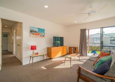 Sunlight Bach - Whitianga Holiday Home