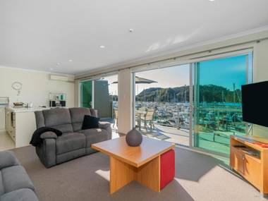 Blue Sky Marina Views - Whitianga Holiday Apartment
