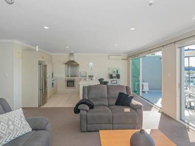 Blue Sky Marina Views - Whitianga Holiday Apartment