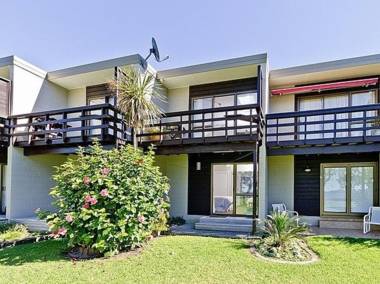 Beachside at Snells - Snells Beach Holiday Apartment