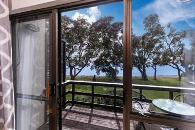 Sunny Sea Views - Snells Beach Holiday Home