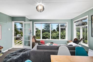 Seaside House - Waikanae Beach Bach
