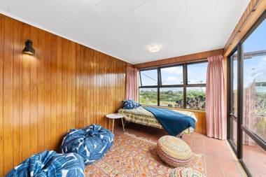 Tranquility Base - Waikanae Beach Holiday Home