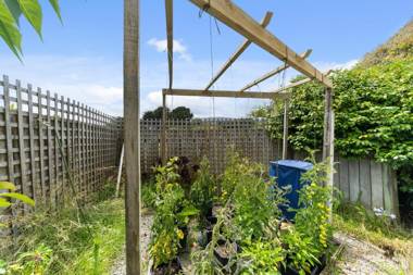 Tranquility Base - Waikanae Beach Holiday Home