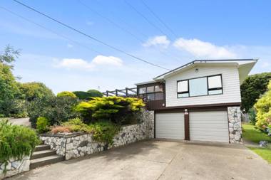 Tranquility Base - Waikanae Beach Holiday Home