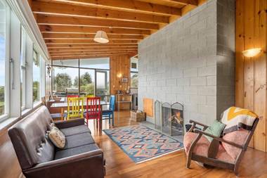 Queenie - Waikanae Beach Holiday Home