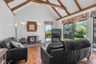 Waimea Cottage - Waikanae Holiday Home