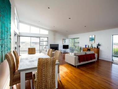 Waikanae Retreat - Waikanae Beach Holiday Home