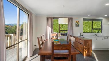 Kapiti Views - Waikanae Beach Holiday Home