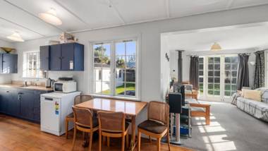 The Little Blue Bach - Waikanae Beach Holiday Home