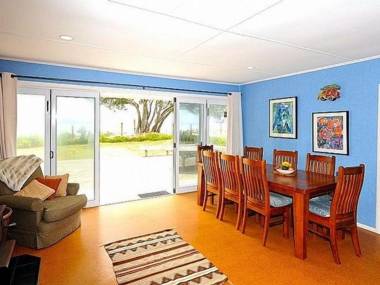 Carmens Beachside Bach - Waihi Beach Bach