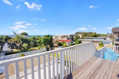 Surfin or Chillin - Waihi Beach Holiday Home