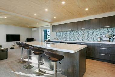 The White Haus - Waihi Beach Upstairs Holiday Unit