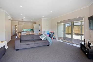 Sky Blue Retreat - Waihi Beach Holiday Home
