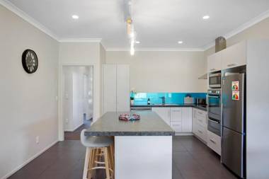 Sky Blue Retreat - Waihi Beach Holiday Home