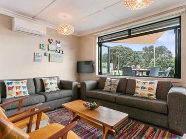 Beach Serene - Waihi Beach Bach