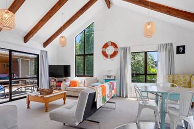 Coastal Charm - Waihi Beach Holiday Home