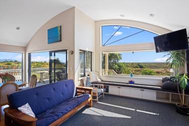 Tuhua Views - Waihi Beach Holiday Home