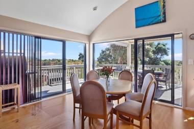 Tuhua Views - Waihi Beach Holiday Home