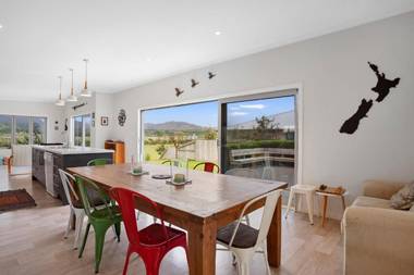 A Reel Retreat - Waihi Beach Holiday Home