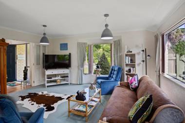 Fantails Roost - Bowentown Holiday Home