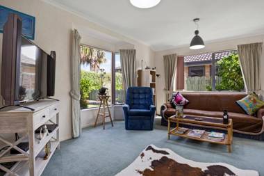 Fantails Roost - Bowentown Holiday Home