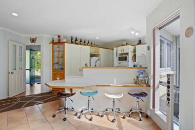 Fantails Roost - Bowentown Holiday Home